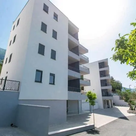 Luxury Karigo 5 * Makarská
