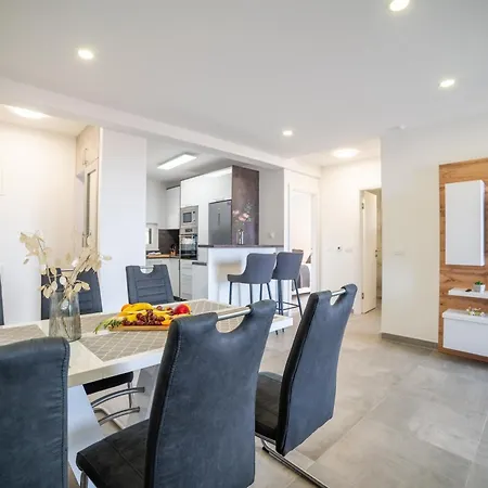 Luxury Karigo 5 شقة ماكارسكا