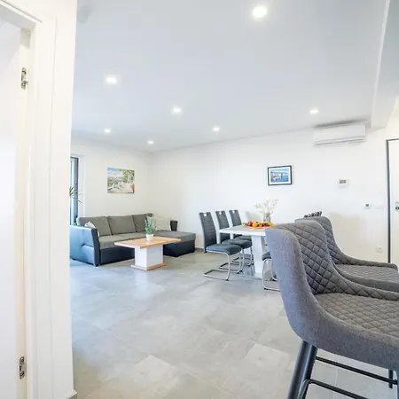 Luxury Karigo 5 شقة *